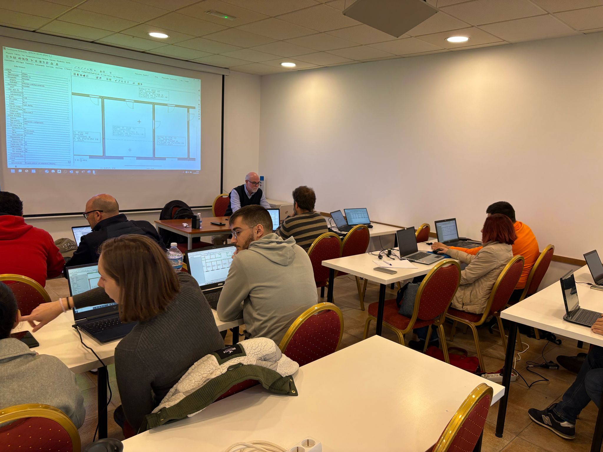 Éxito de participación en el Curso Intermedio Teórico-Práctico de Climatización organizado por ACARMITT/COGITTRM