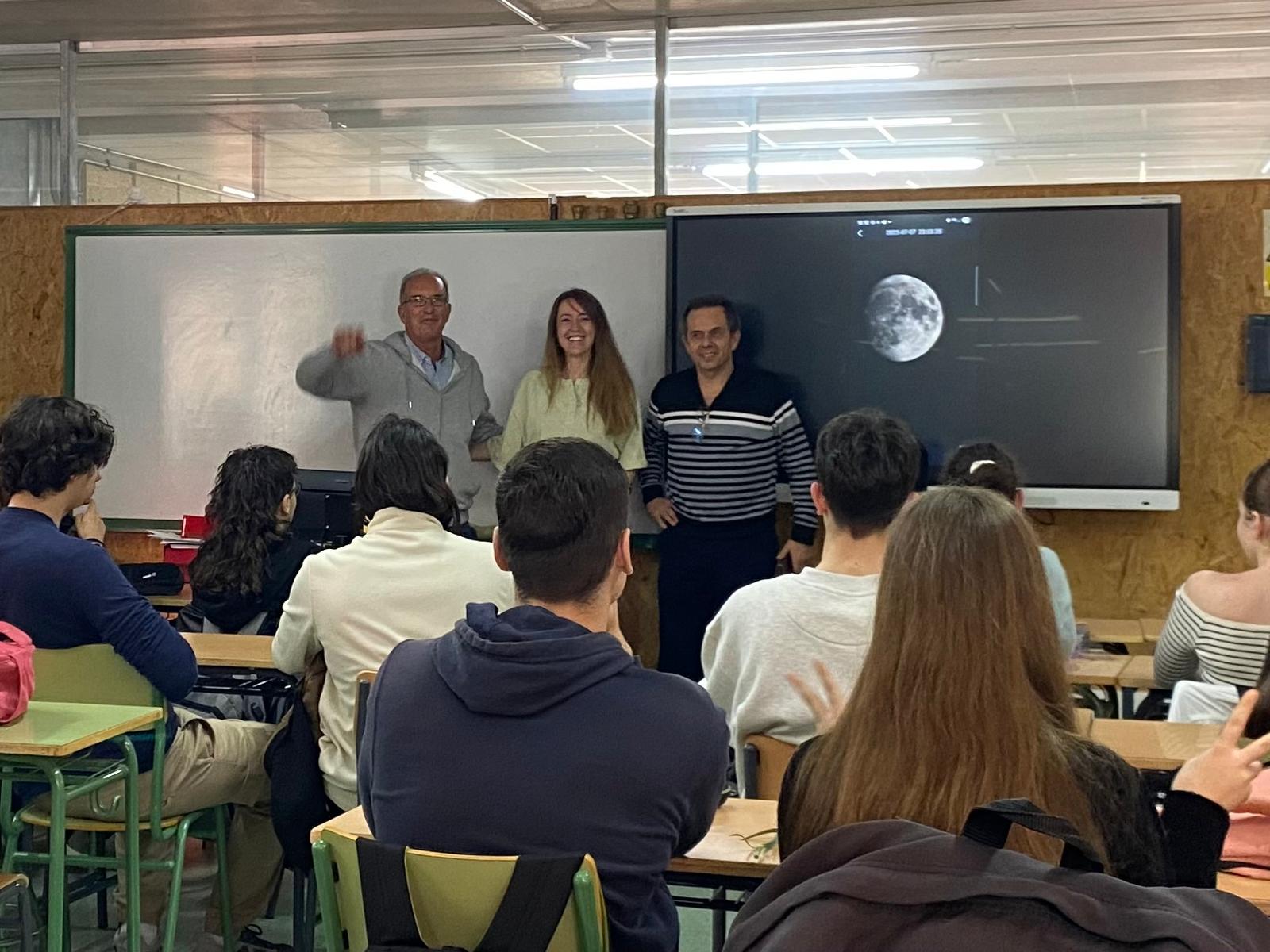 ACARMITT participa en una charla escolar de astronomía por la Semana de la Niña y la Mujer en la Ciencia